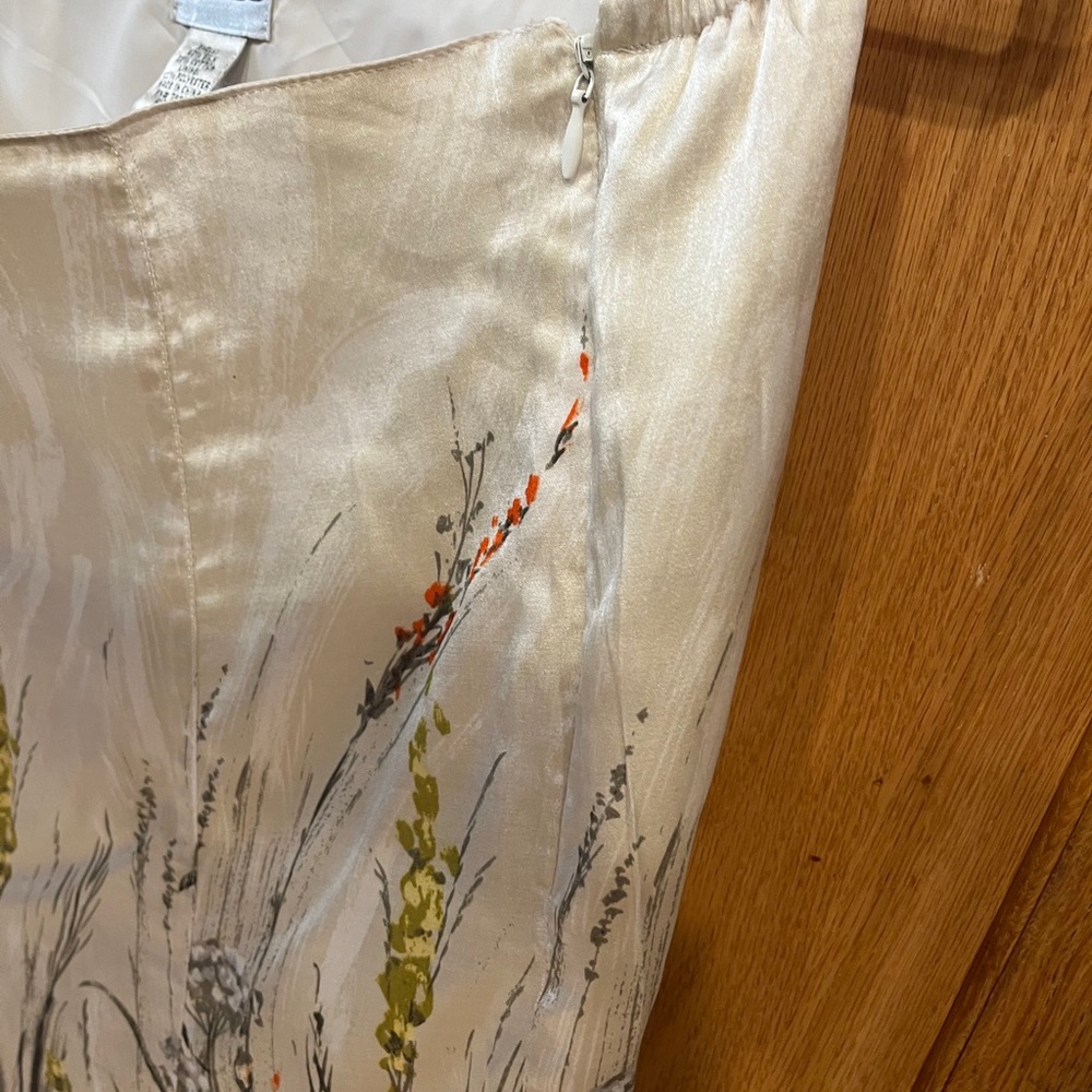Chico's Silk blend Cream Floral A-Line Skirt, size 1, excellent pre-owned lovely - Picture 10 of 14